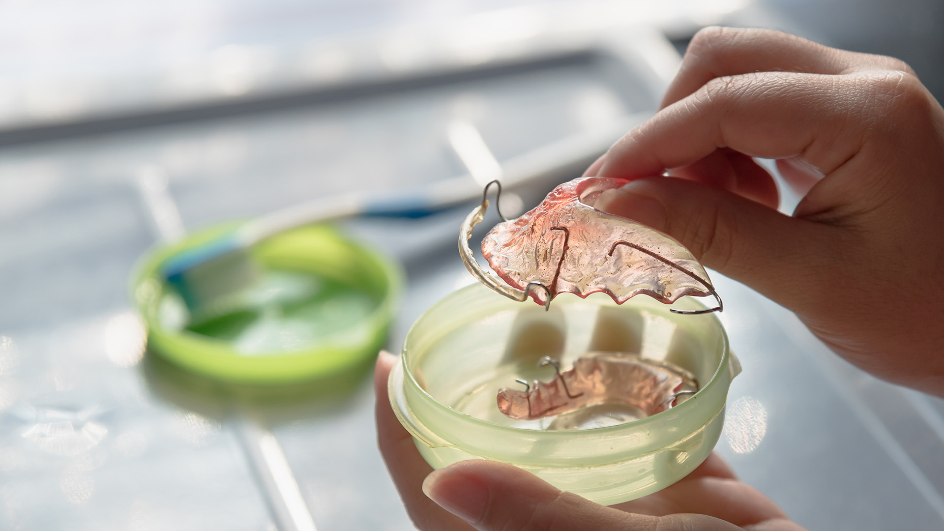 Should I Wear My Retainer If My Gums Are Swollen