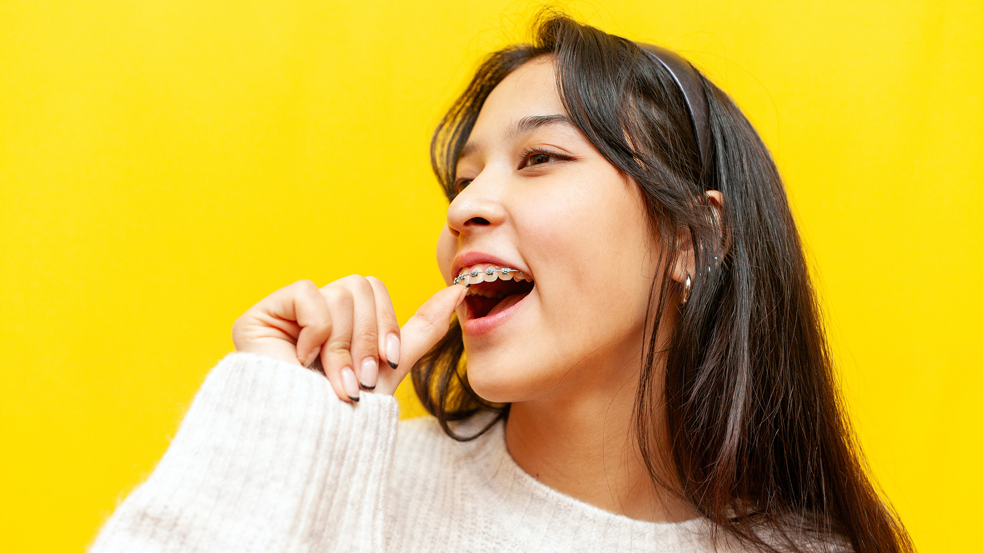 Is It Normal for Teeth to Wiggle with Braces?